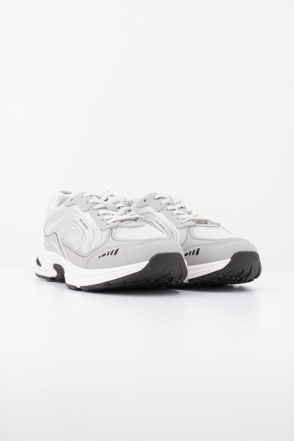 BULLBOXER YK RUNNER BB en color PLATA (2)