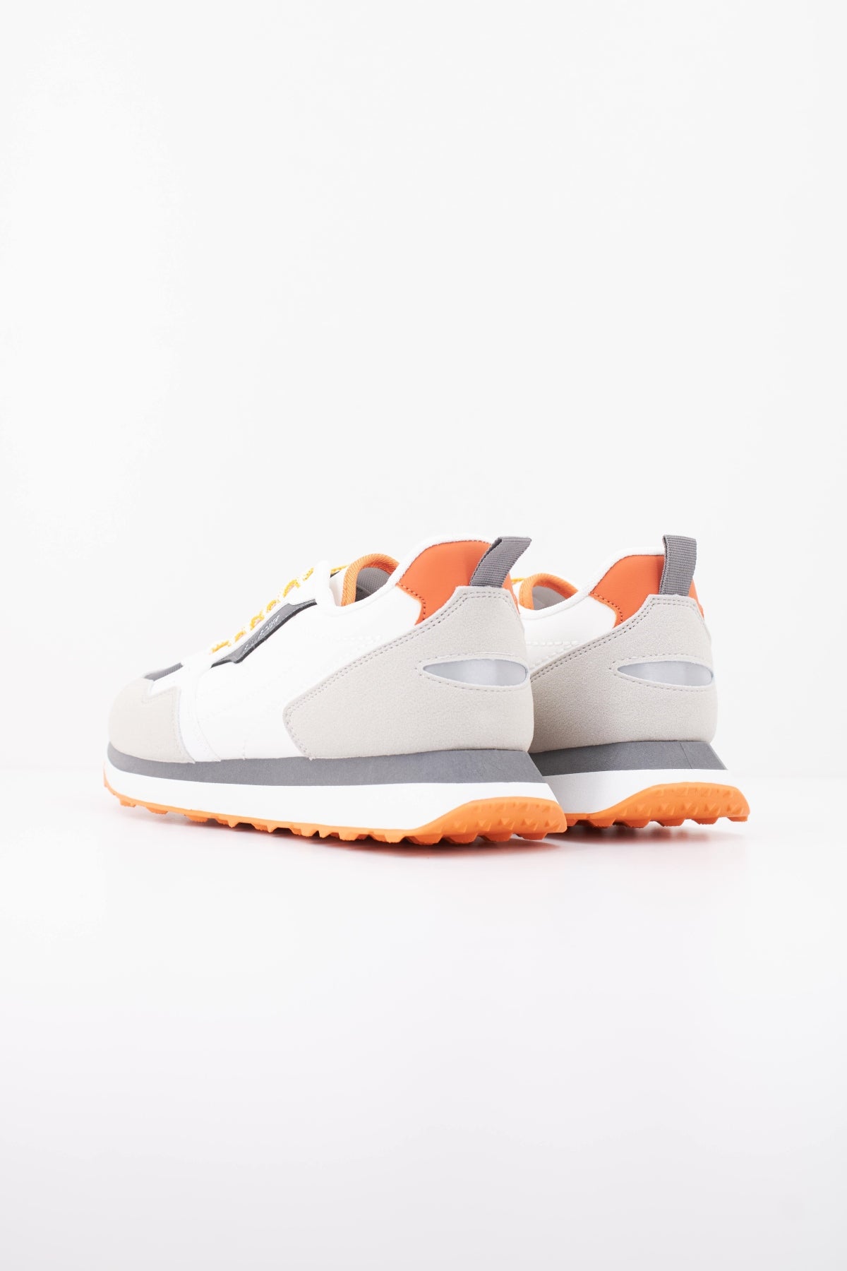 BULLBOXER RETRO RUNNER MU en color BLANCO (4)
