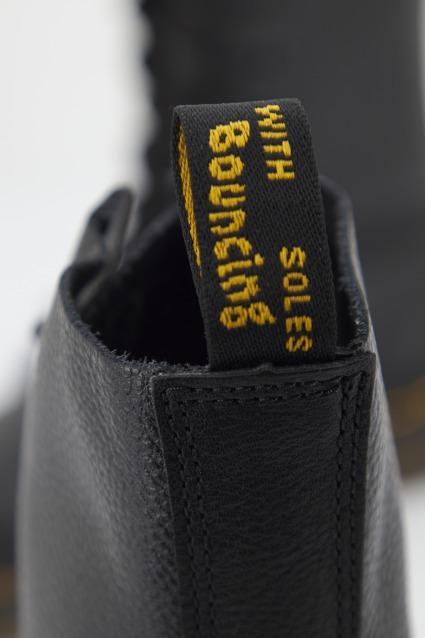 DR. MARTENS VIRGINIA en color NEGRO (4)