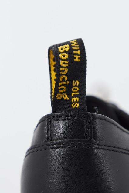 DR. MARTENS AUDRICK -EYE SHOE en color NEGRO (4)
