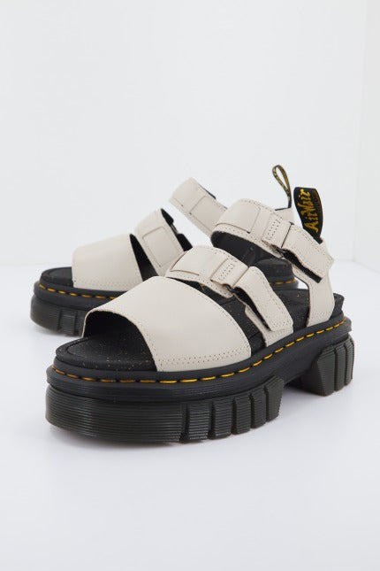 DR. MARTENS RICKI STRAP SANDAL LUX en color BEIS (1)