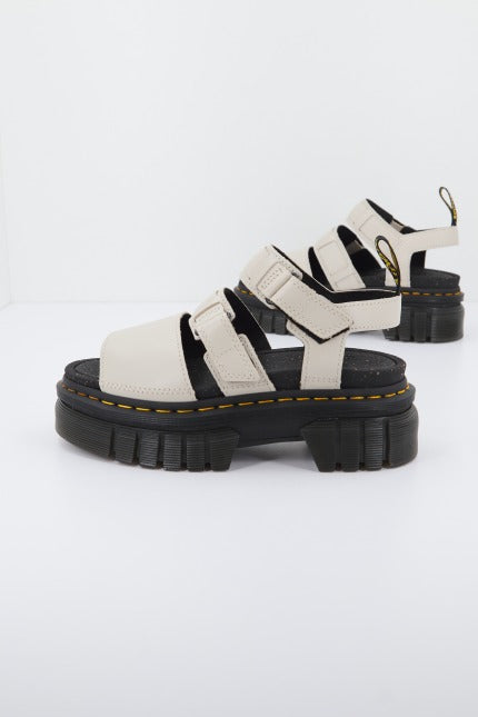 DR. MARTENS RICKI STRAP SANDAL LUX en color BEIS (2)