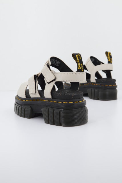 DR. MARTENS RICKI STRAP SANDAL LUX en color BEIS (3)