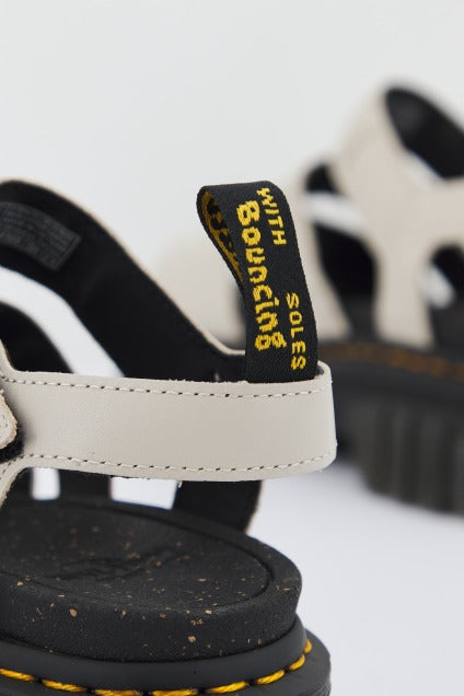 DR. MARTENS RICKI STRAP SANDAL LUX en color BEIS (4)
