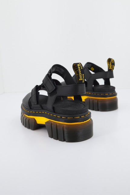 DR. MARTENS RICKI STRAP SANDAL en color NEGRO (3)