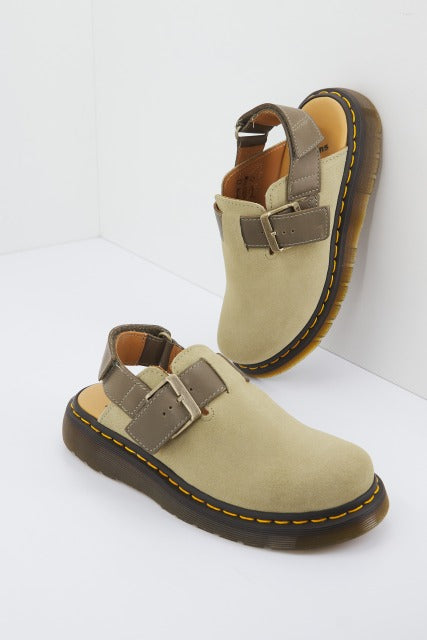 DR. MARTENS JORGE II PALE SUEDE CARRARRA en color VERDE (1)