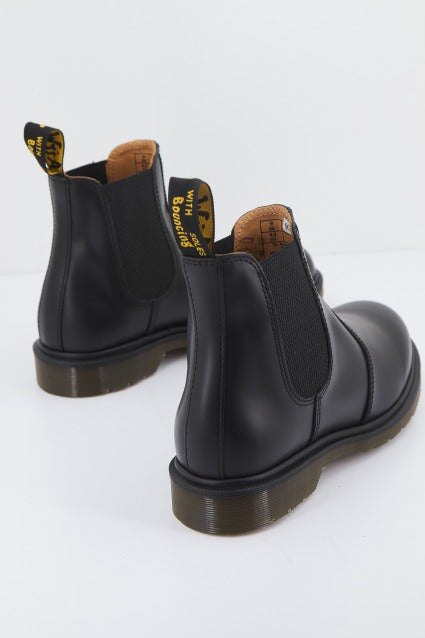DR. MARTENS DM en color NEGRO (3)