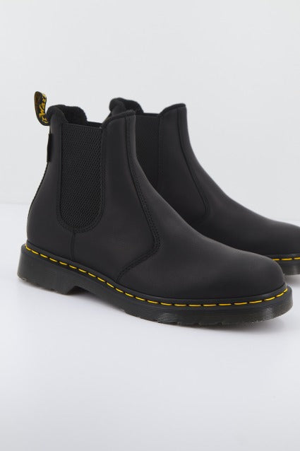 DR. MARTENS VALOR WP en color NEGRO (1)