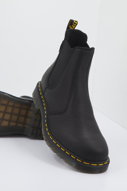 DR. MARTENS VALOR WP en color NEGRO (3)