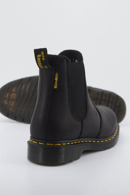 DR. MARTENS VALOR WP en color NEGRO (4)