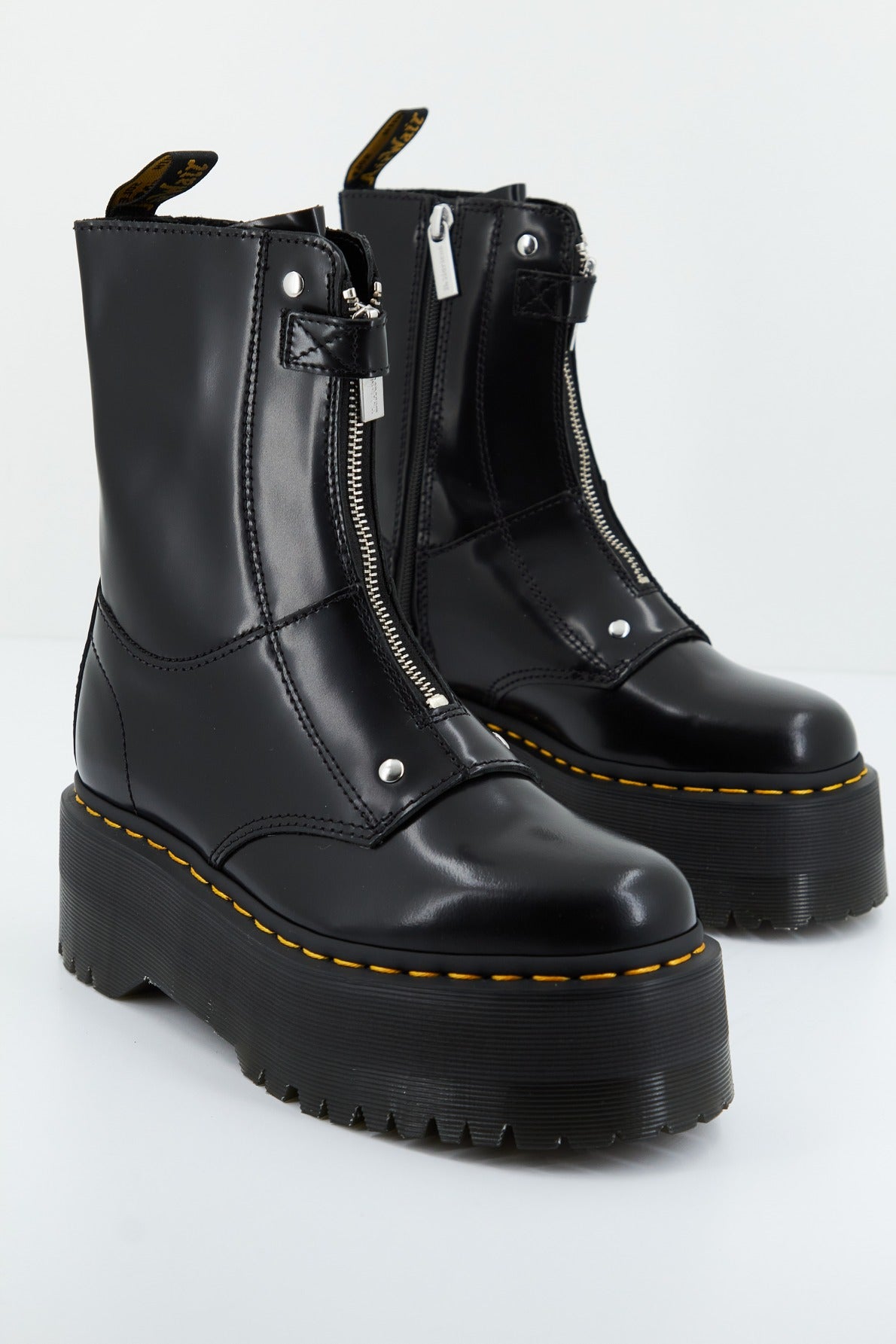 DR. MARTENS JETTA HI MAX en color NEGRO (2)