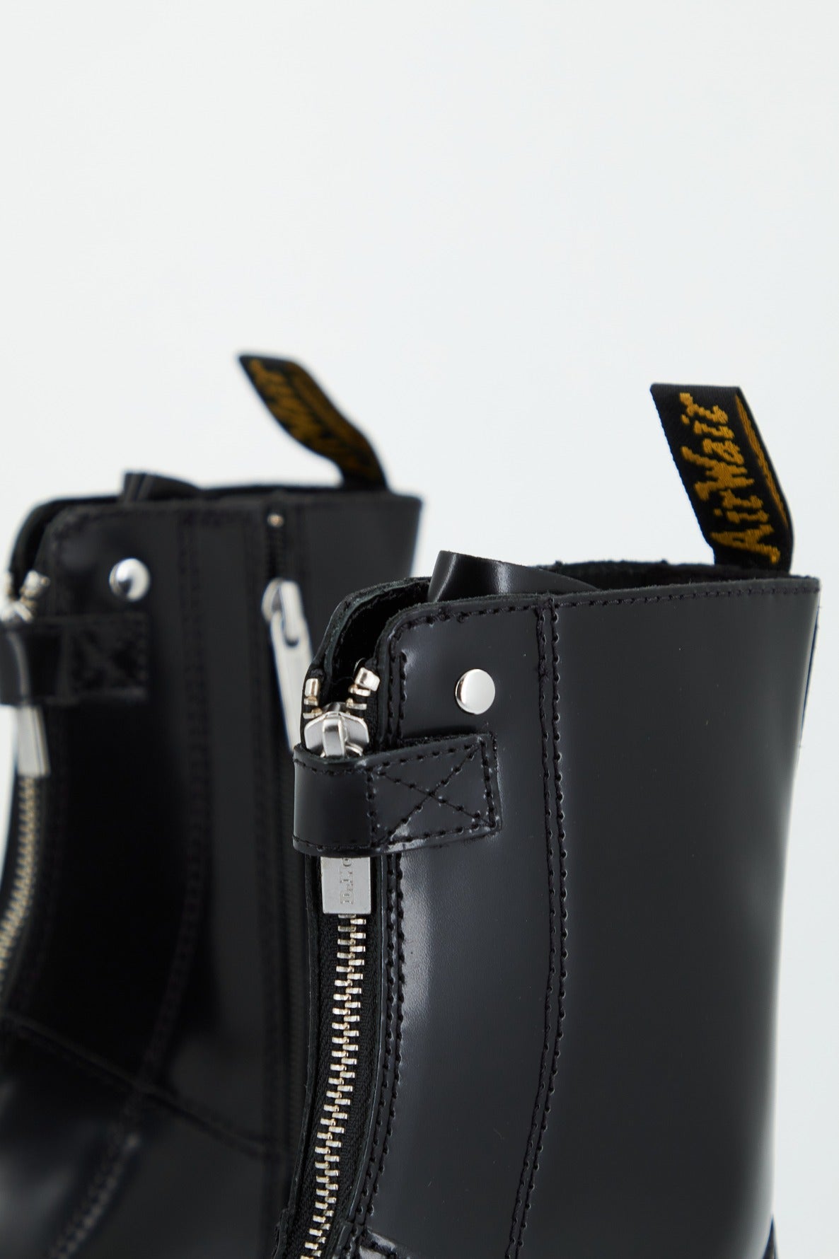 DR. MARTENS JETTA HI MAX en color NEGRO (4)