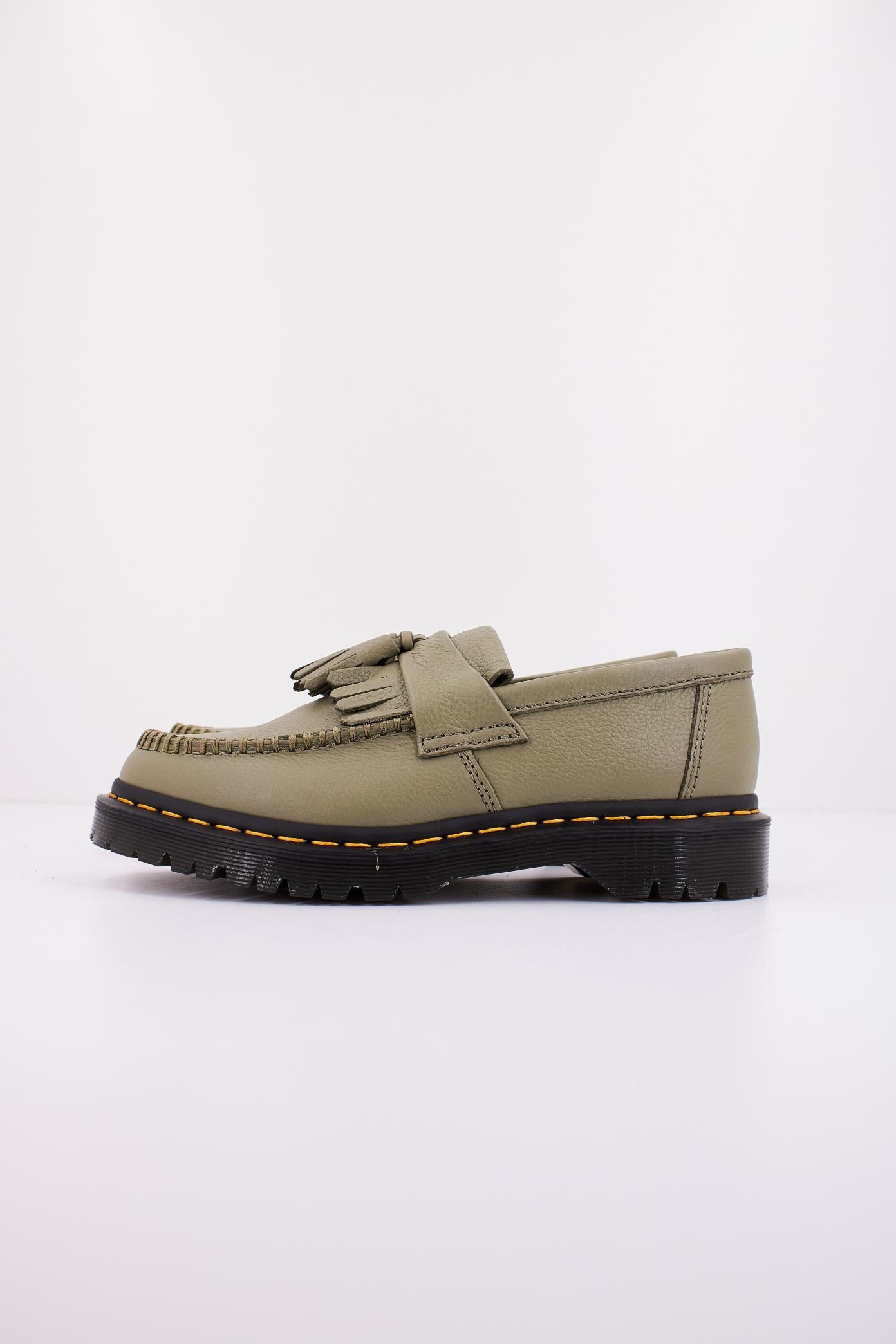 DR. MARTENS ADRIAN en color VERDE (1)