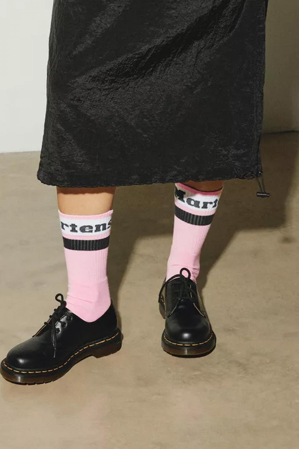 DR. MARTENS ATHLETIC LOGO SOCK en color ROSA (2)