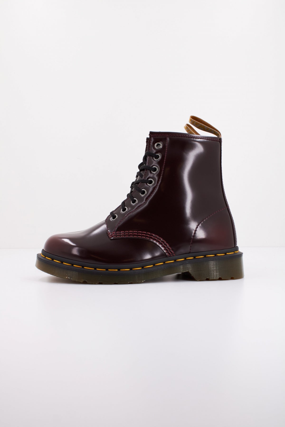 DR. MARTENS VEGAN en color ROJO (1)