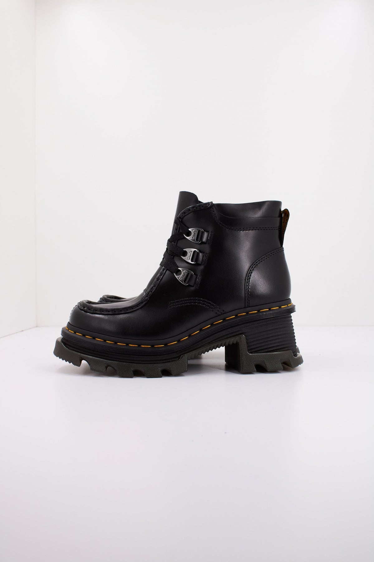 DR. MARTENS CORRAN I en color NEGRO (1)