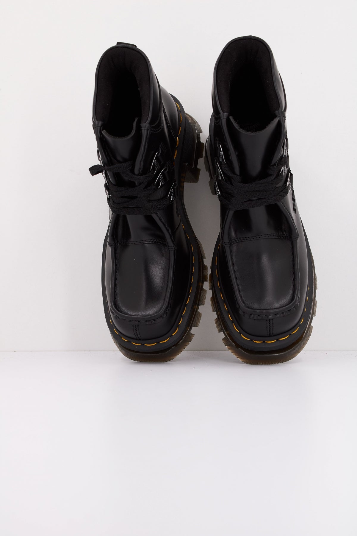 DR. MARTENS CORRAN I en color NEGRO (3)