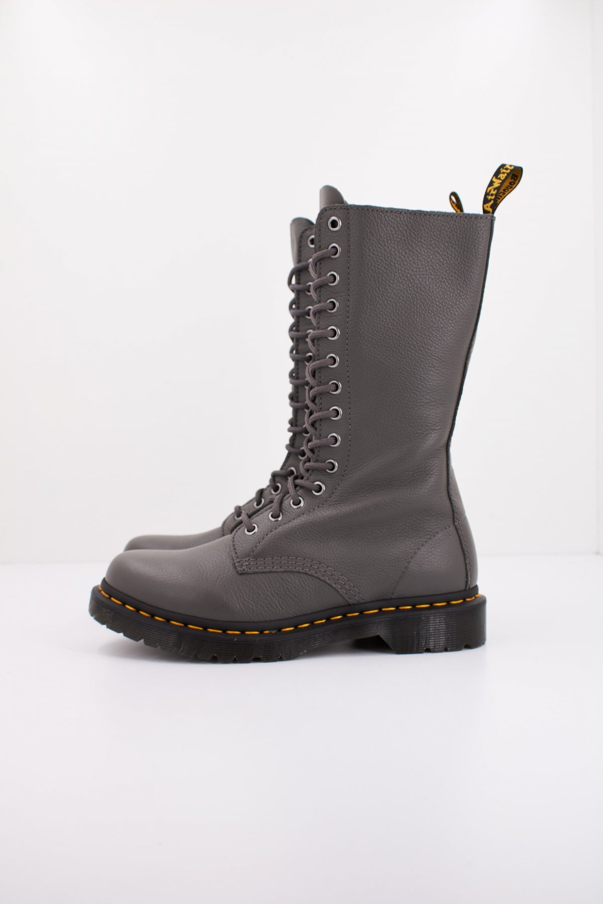 DR. MARTENS B en color GRIS (1)