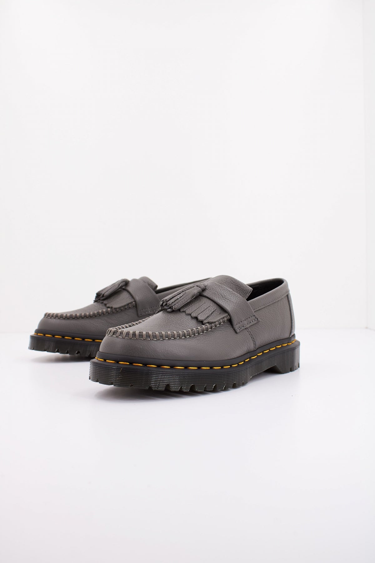 DR. MARTENS ADRIAN en color GRIS (2)