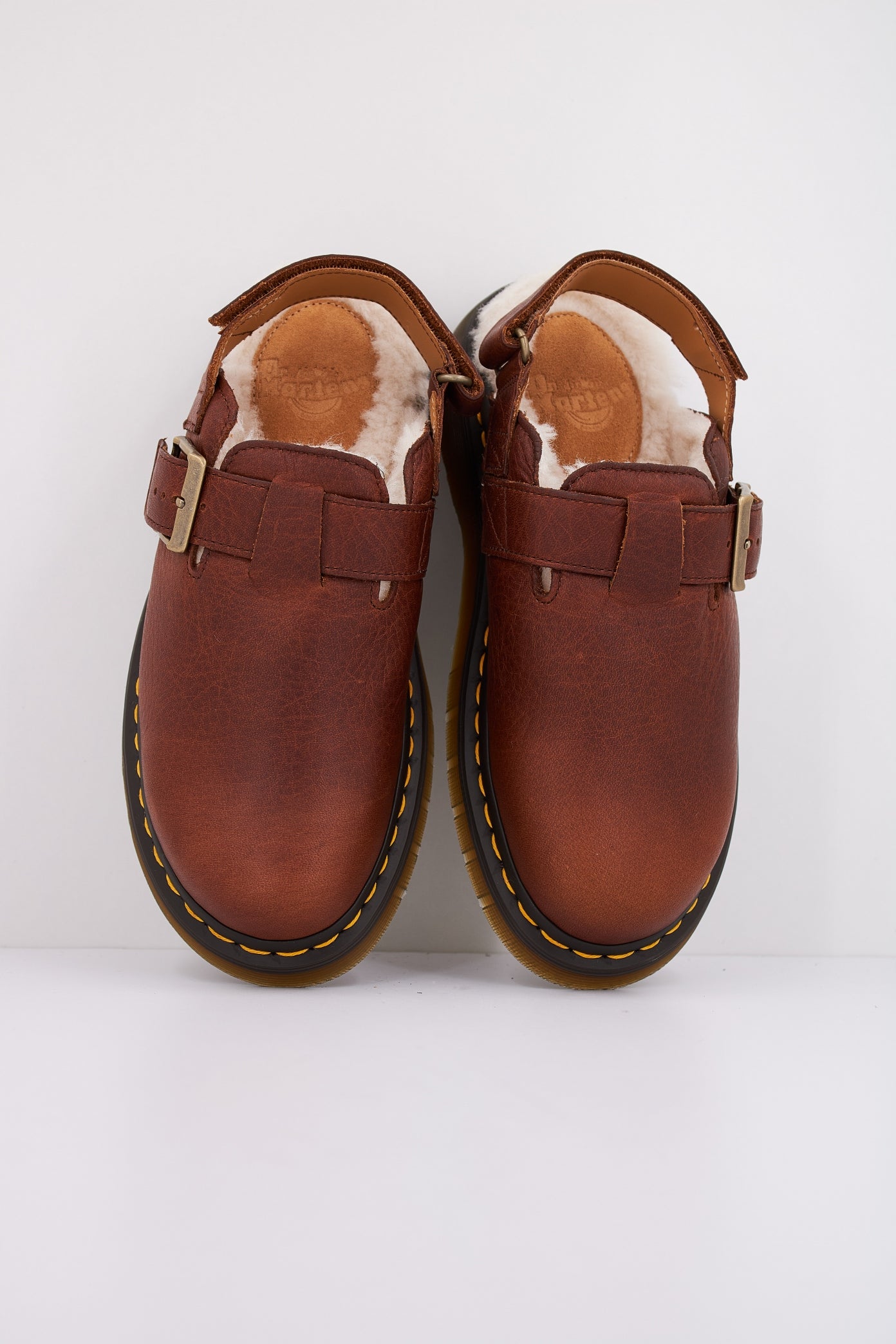 DR. MARTENS JORGE ll FL en color MARRON (3)