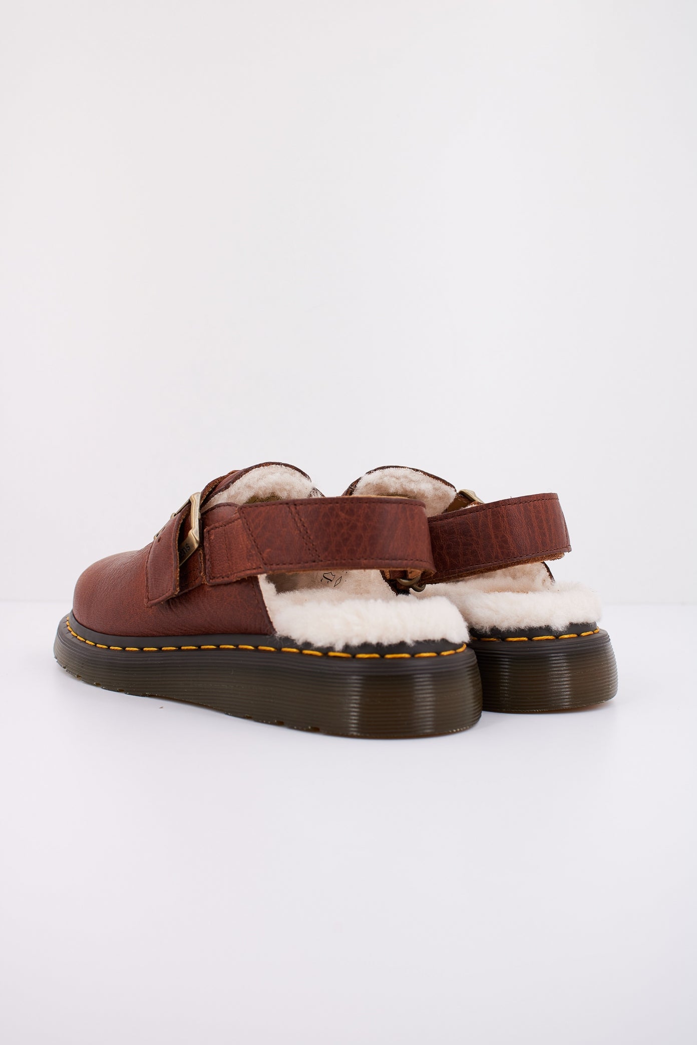 DR. MARTENS JORGE ll FL en color MARRON (4)