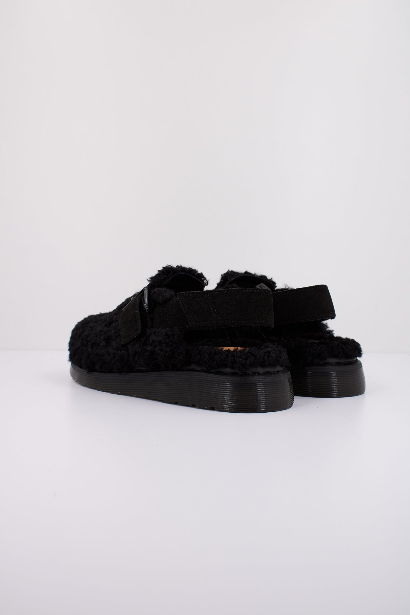 DR. MARTENS JORGE ll FL en color NEGRO (4)