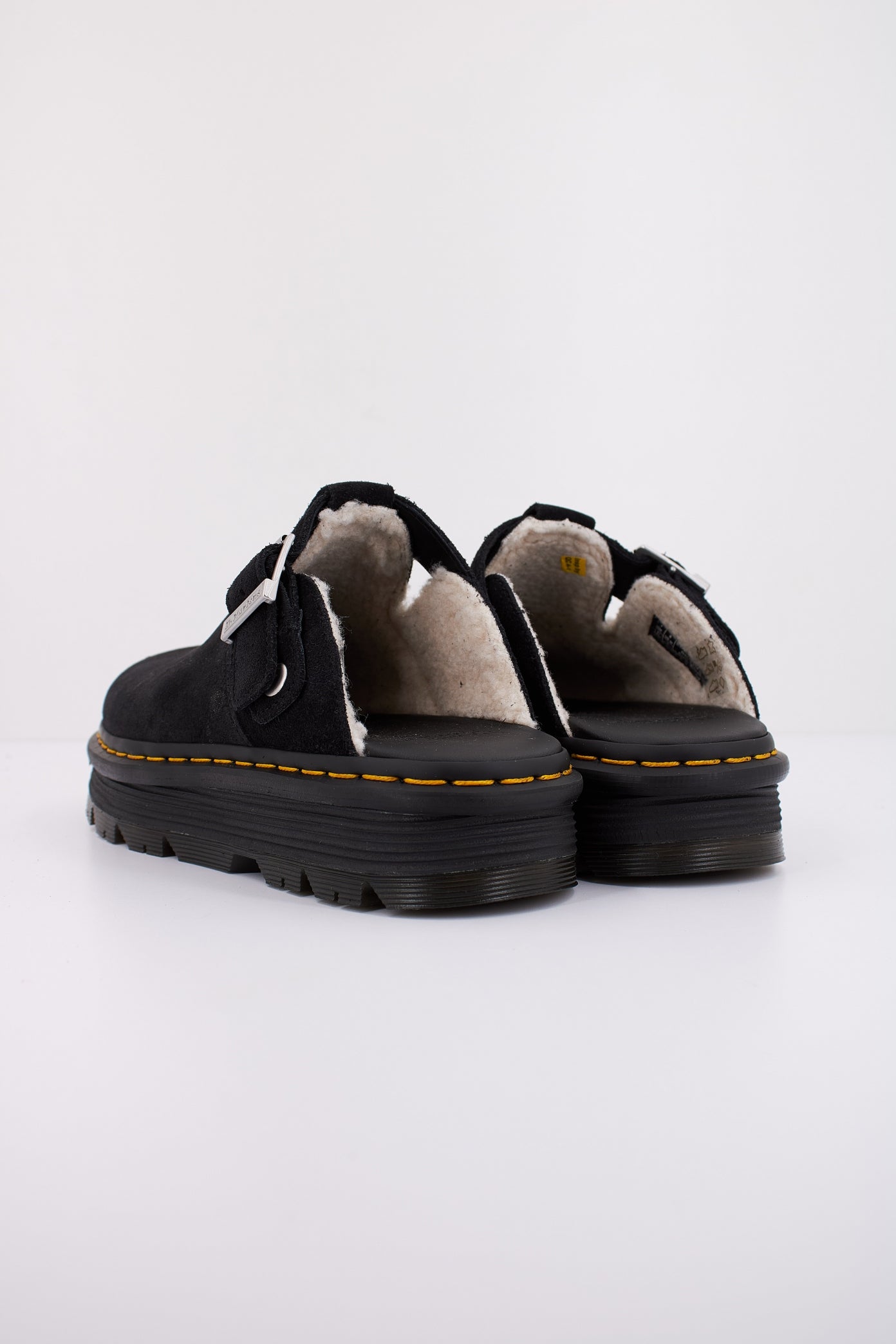 DR. MARTENS ZEBZAG MULE WL en color NEGRO (4)