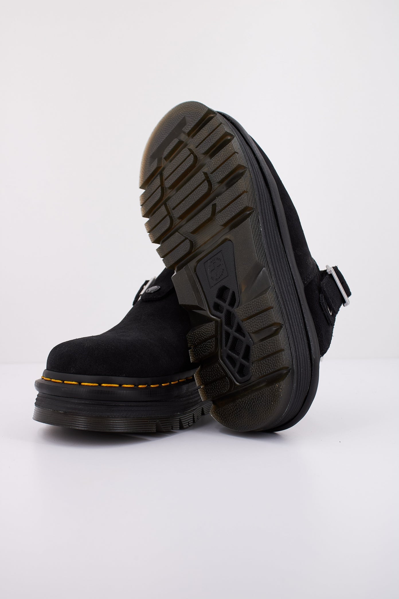DR. MARTENS ZEBZAG MULE WL en color NEGRO (5)
