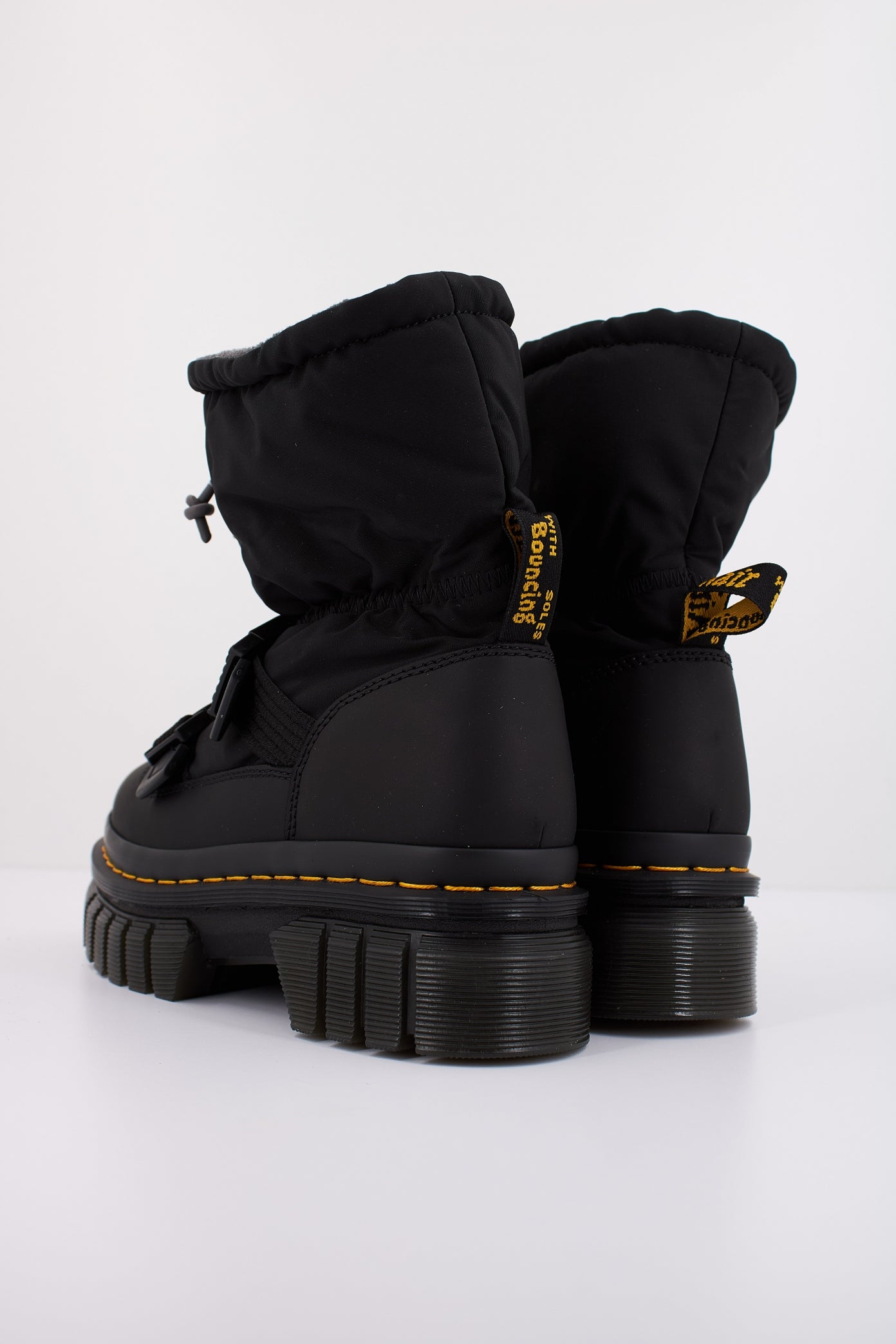 DR. MARTENS AUDRICK PADDED LO en color NEGRO (4)