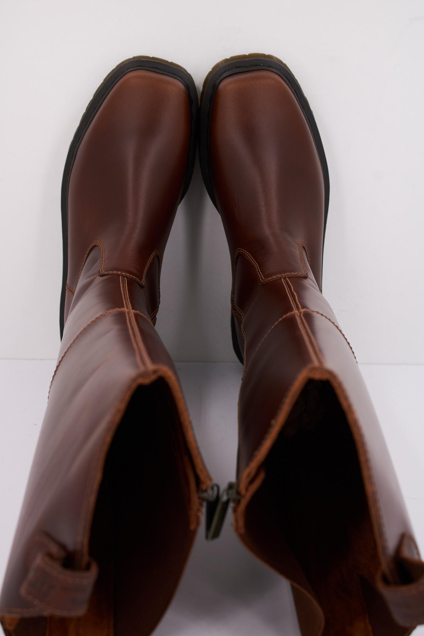 DR. MARTENS AMAAYAH HI en color MARRON (3)