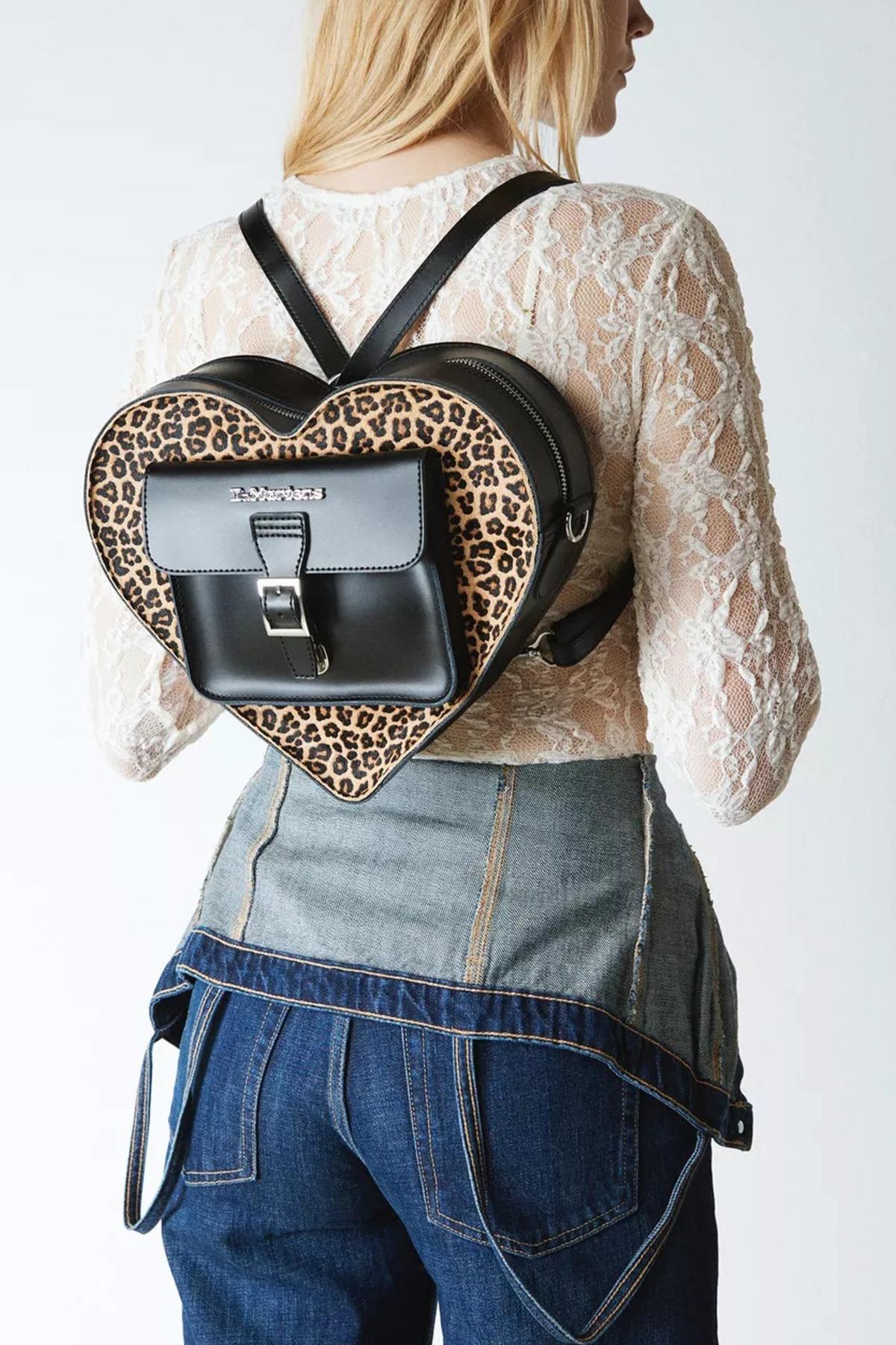 DR. MARTENS HEART BACKPACK en color ANIMAL PRINT (4)