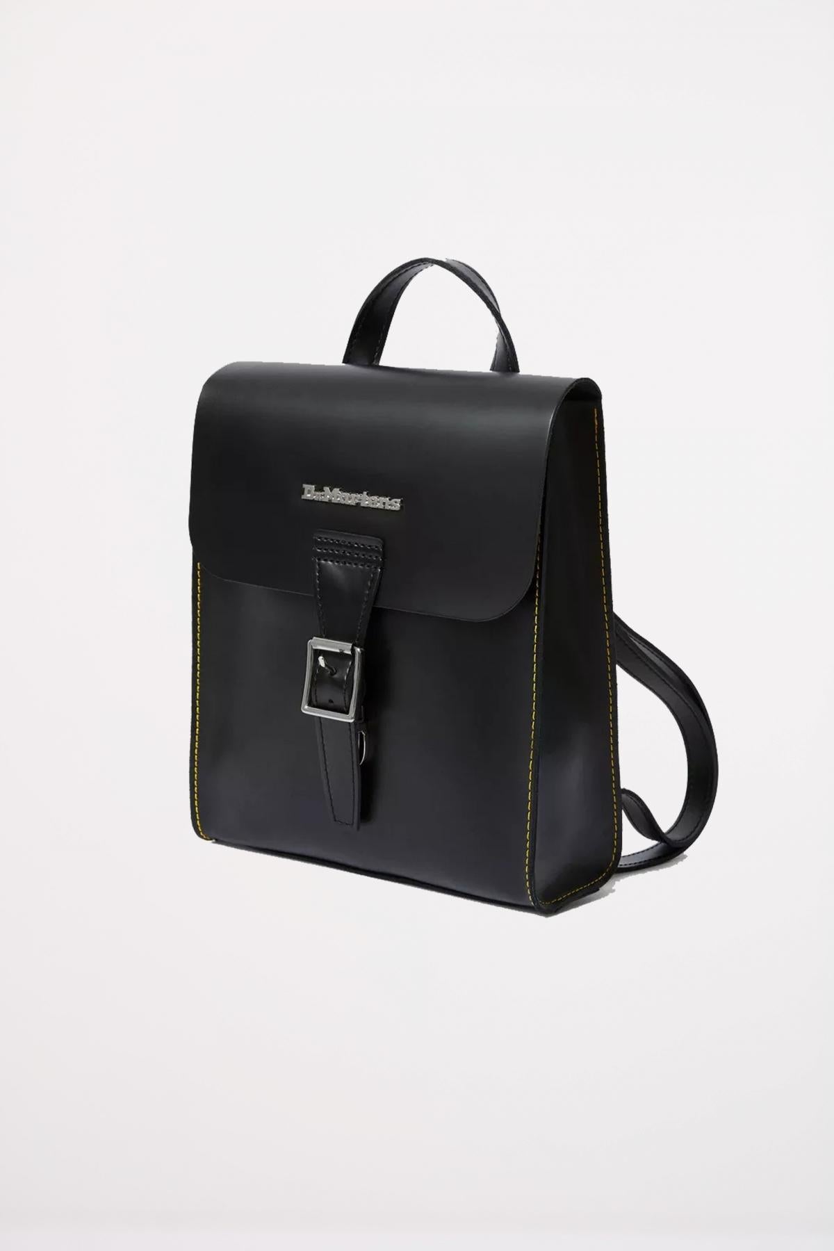 DR. MARTENS MINI BACKPACK en color NEGRO (2)