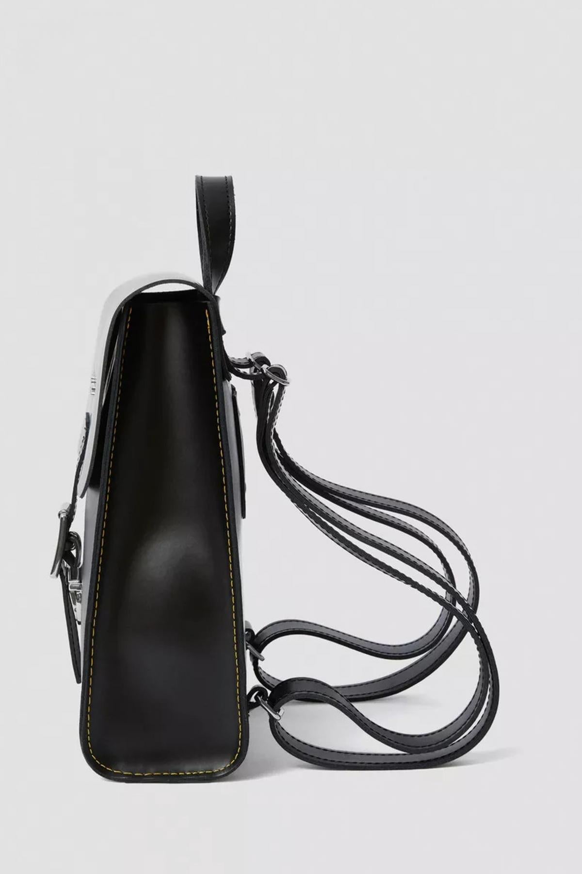 DR. MARTENS MINI BACKPACK en color NEGRO (3)