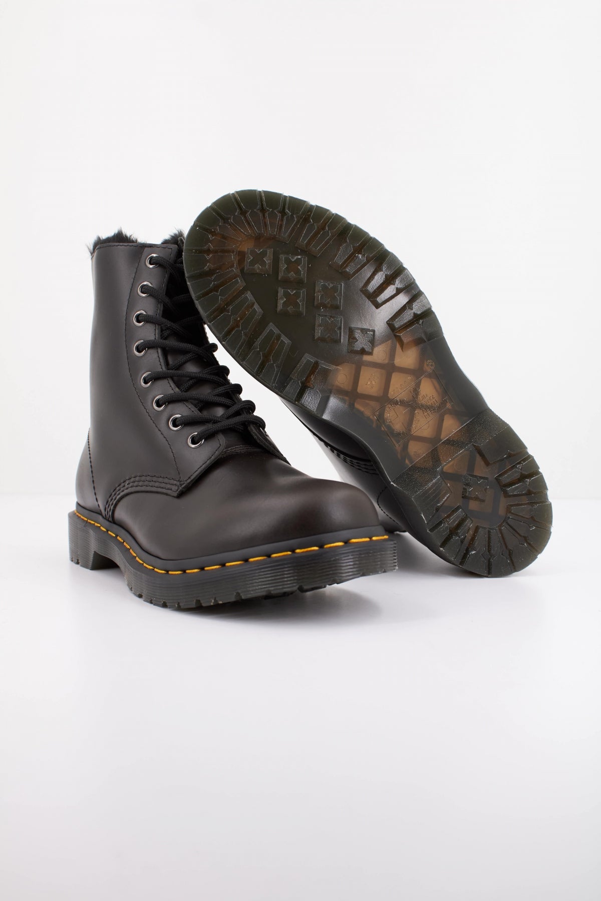 DR. MARTENS SERENA en color NEGRO (4)
