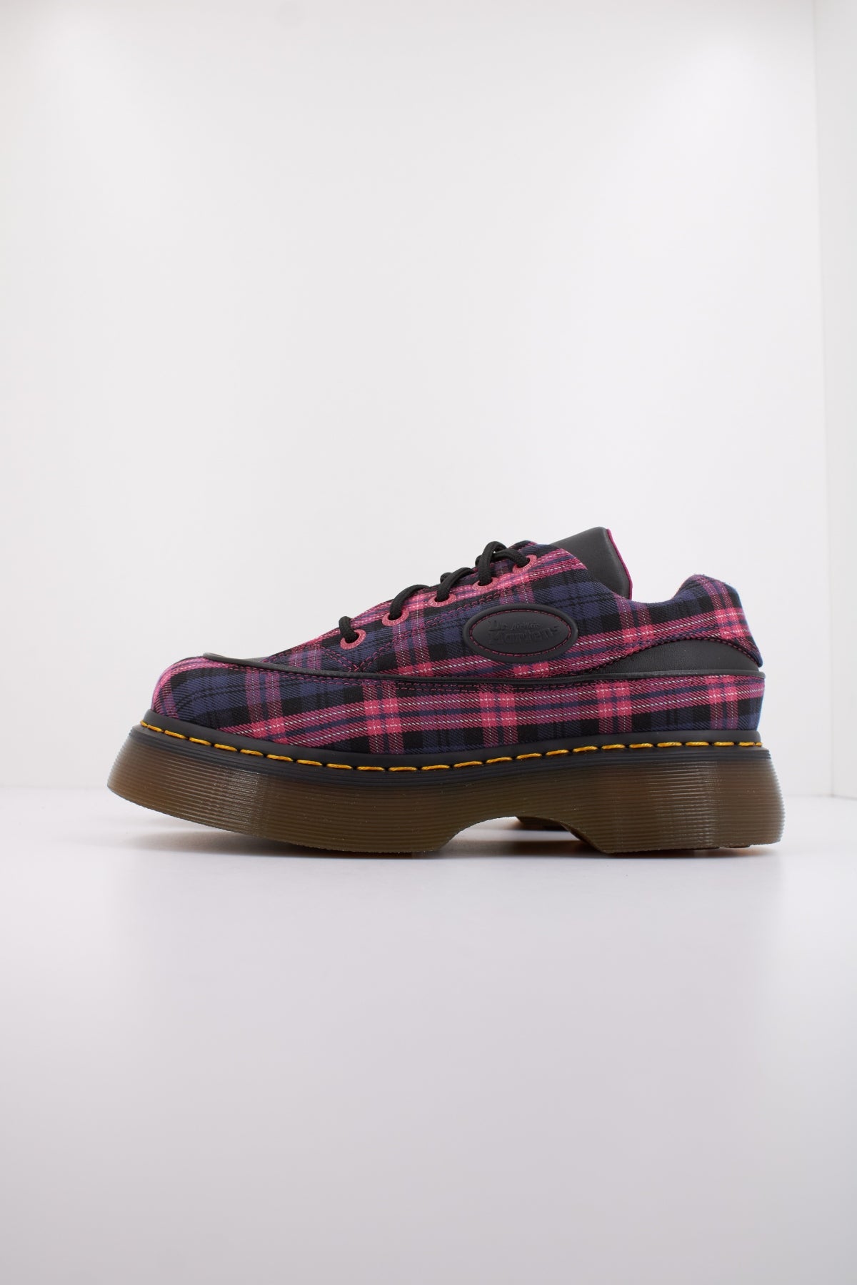 DR. MARTENS BUZZ I en color ROSA (1)