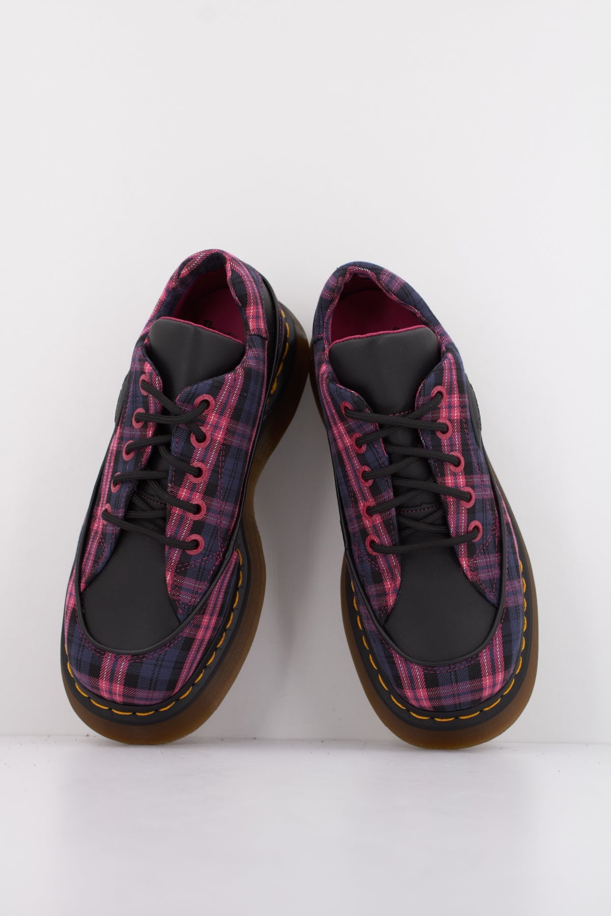 DR. MARTENS BUZZ I en color ROSA (3)