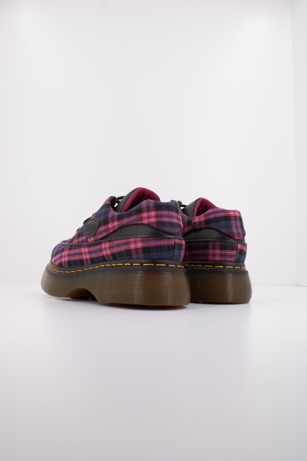 DR. MARTENS BUZZ I en color ROSA (4)