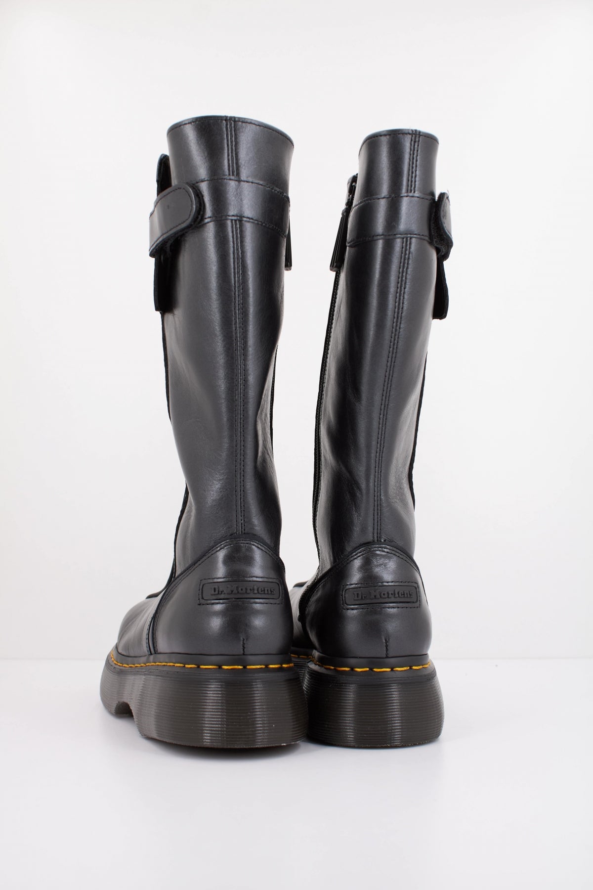 DR. MARTENS BUZZ HI en color NEGRO (4)