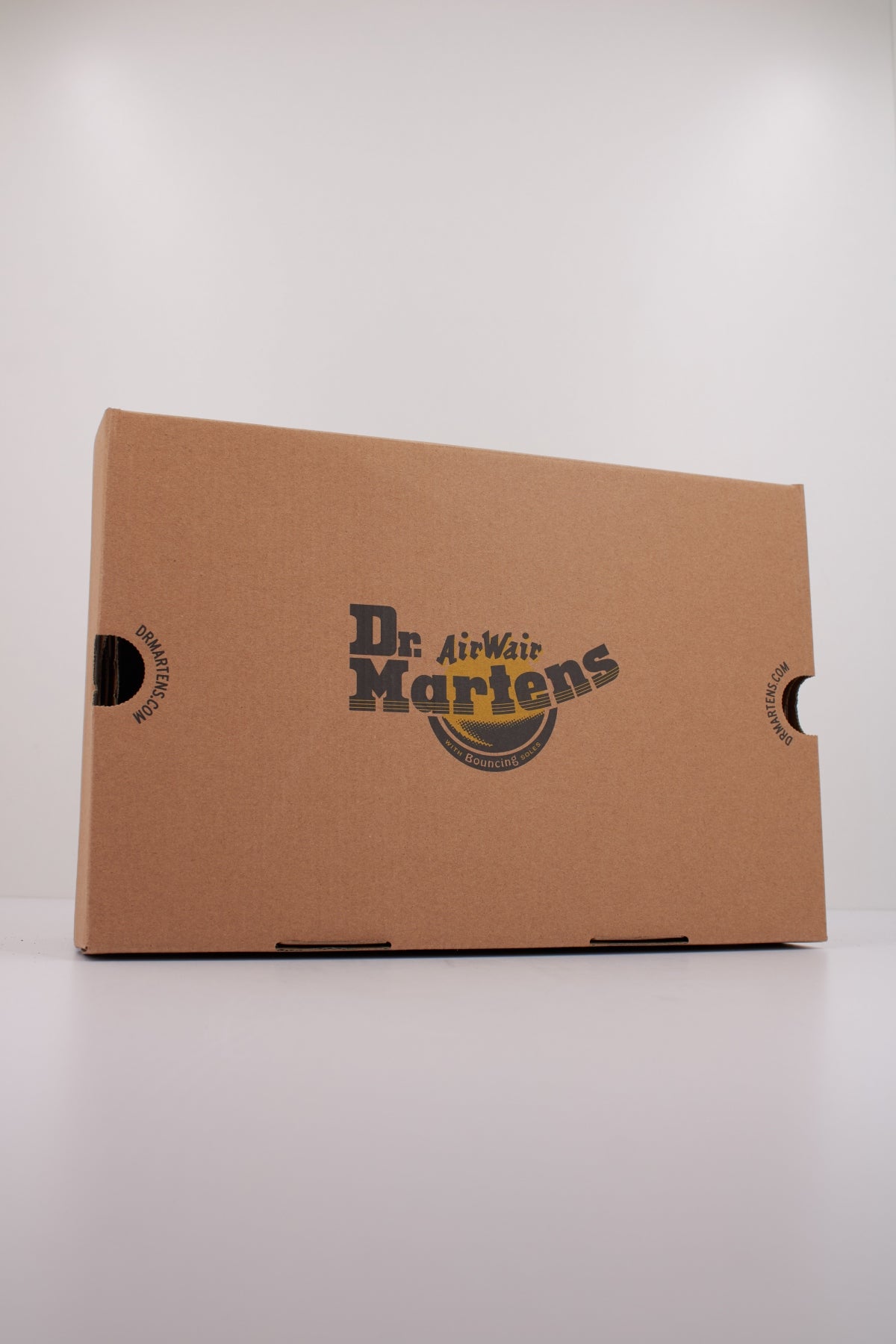 DR. MARTENS VEGAN en color NEGRO (6)