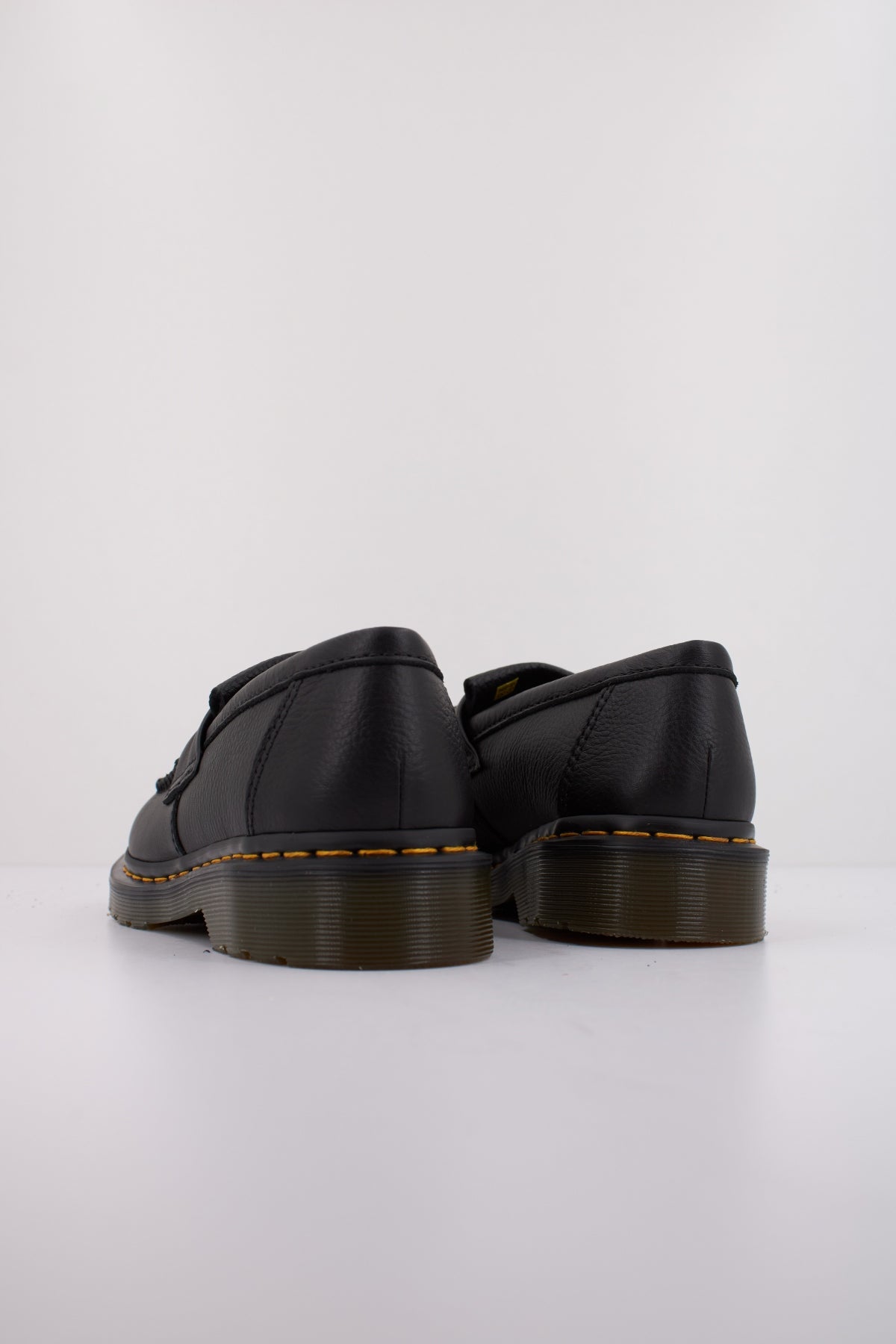 DR. MARTENS ADRIAN en color NEGRO (4)