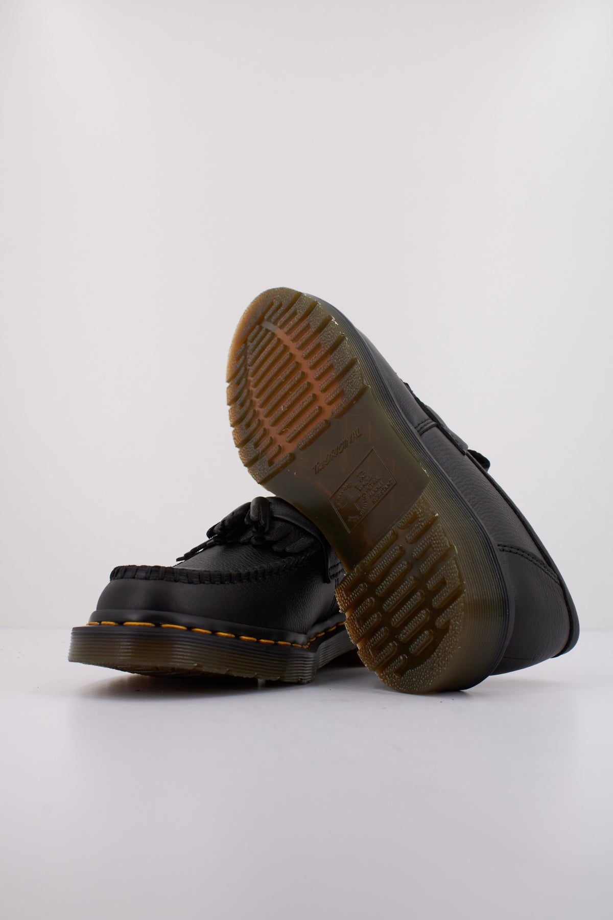 DR. MARTENS ADRIAN en color NEGRO (5)