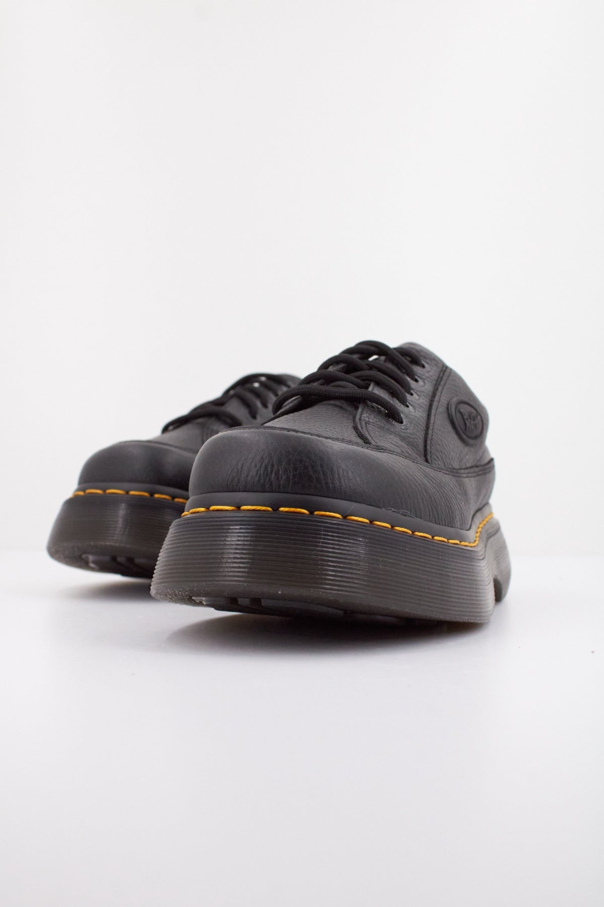 DR. MARTENS BUZZ I en color NEGRO (2)