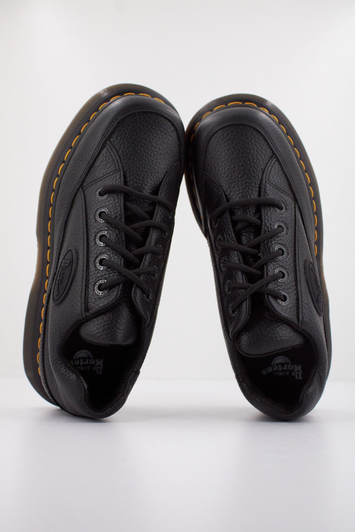 DR. MARTENS BUZZ I en color NEGRO (3)