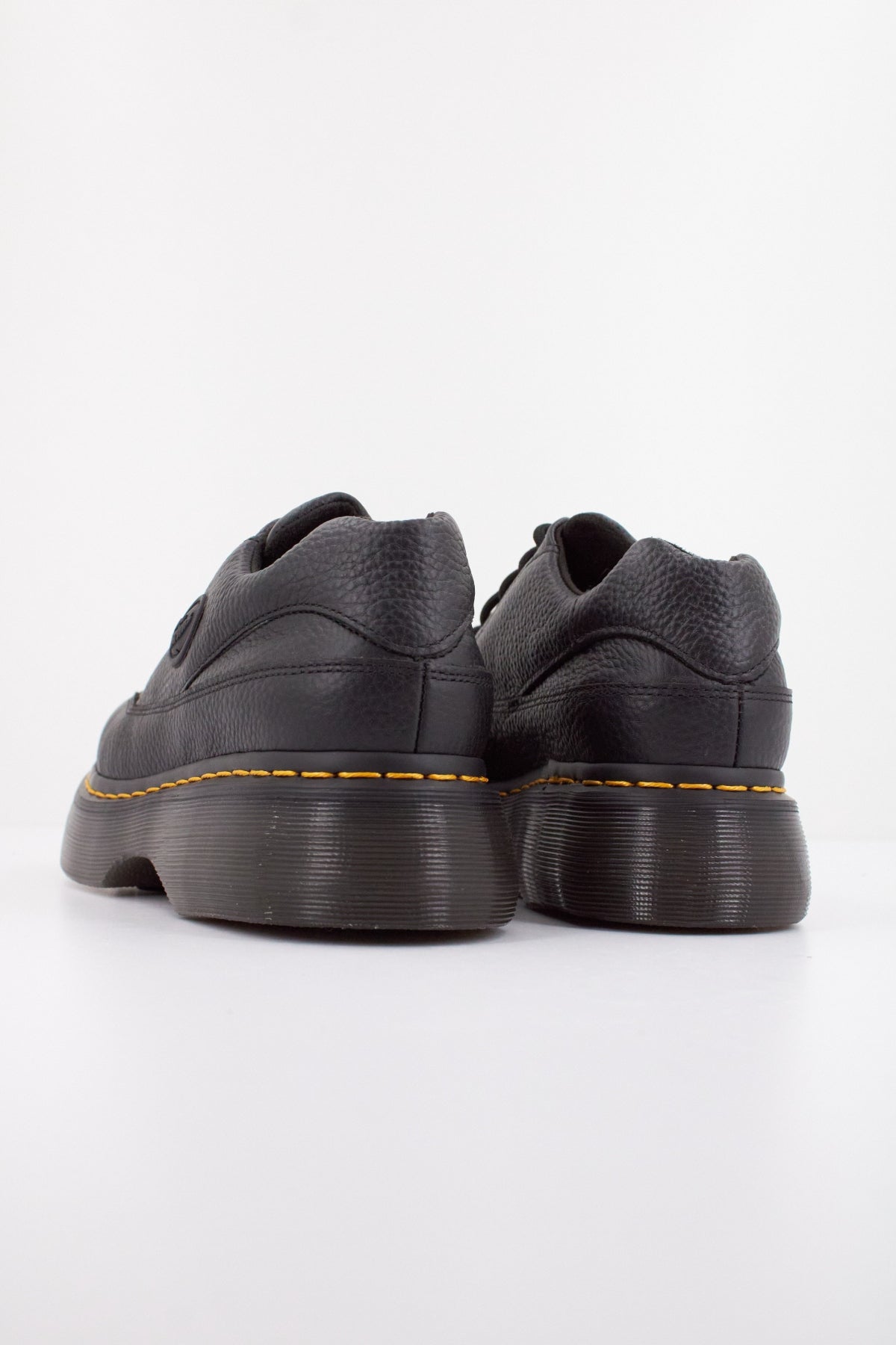 DR. MARTENS BUZZ I en color NEGRO (4)