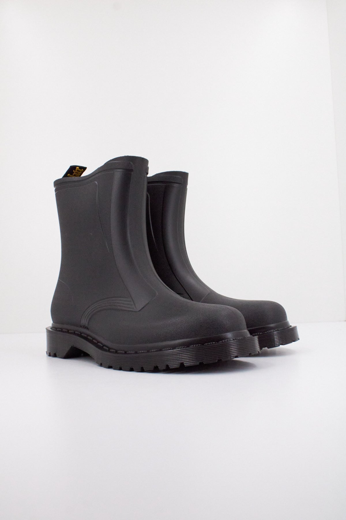 DR. MARTENS RAIN en color NEGRO (2)