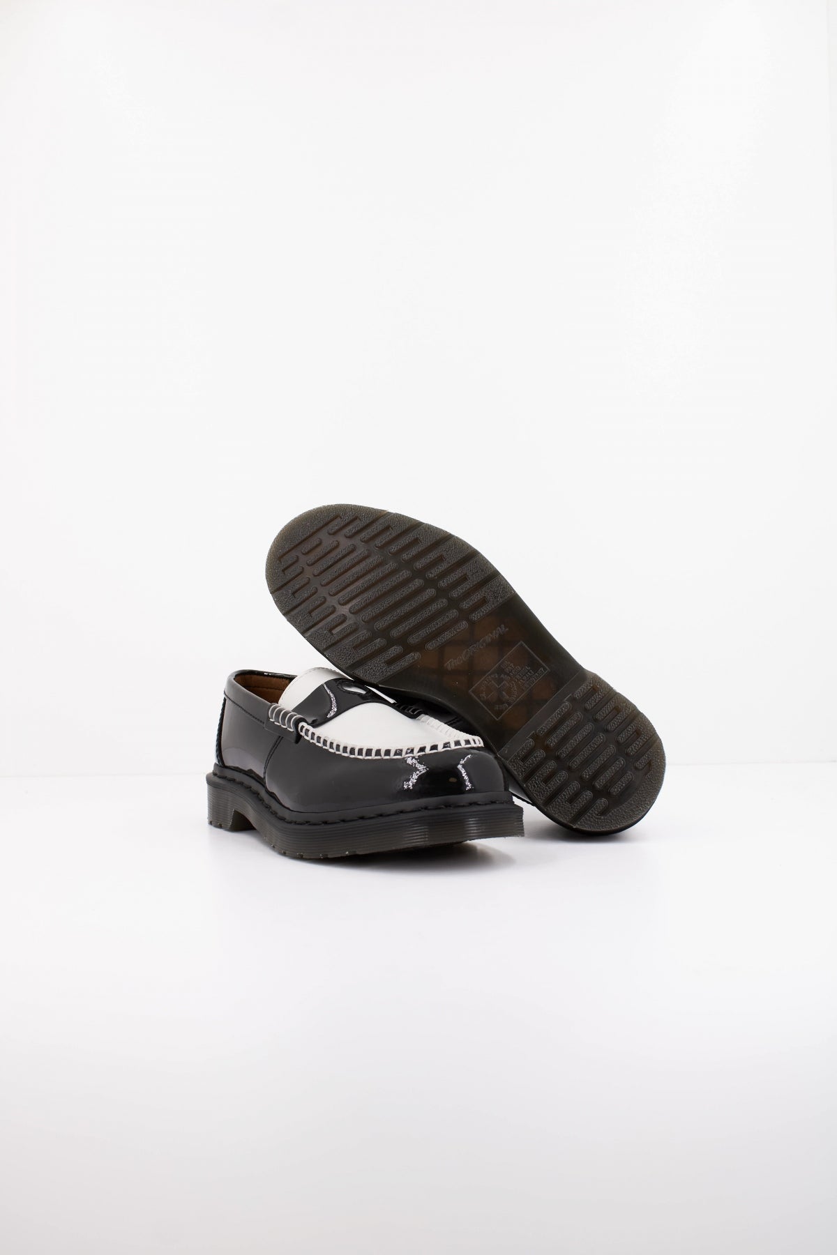 DR. MARTENS PENTON HEART en color NEGRO (3)