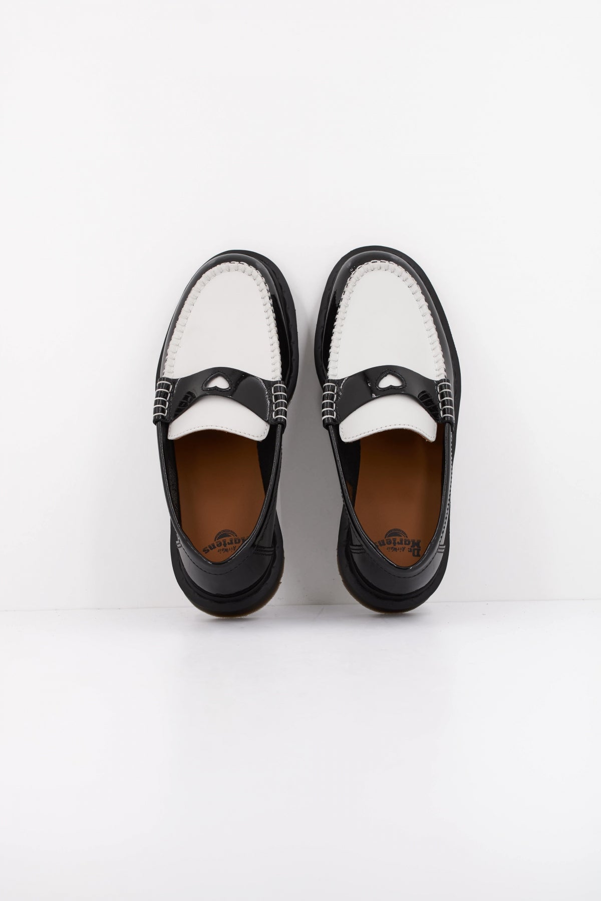 DR. MARTENS PENTON HEART en color NEGRO (5)
