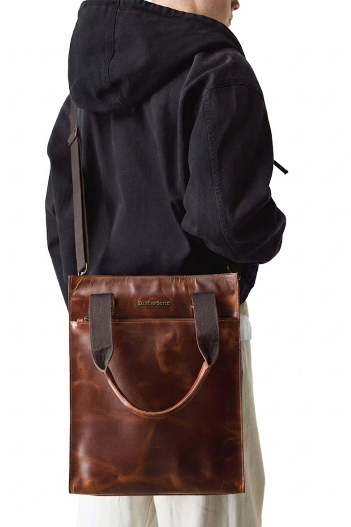 DR. MARTENS TOP HANDLE en color MARRON (1)