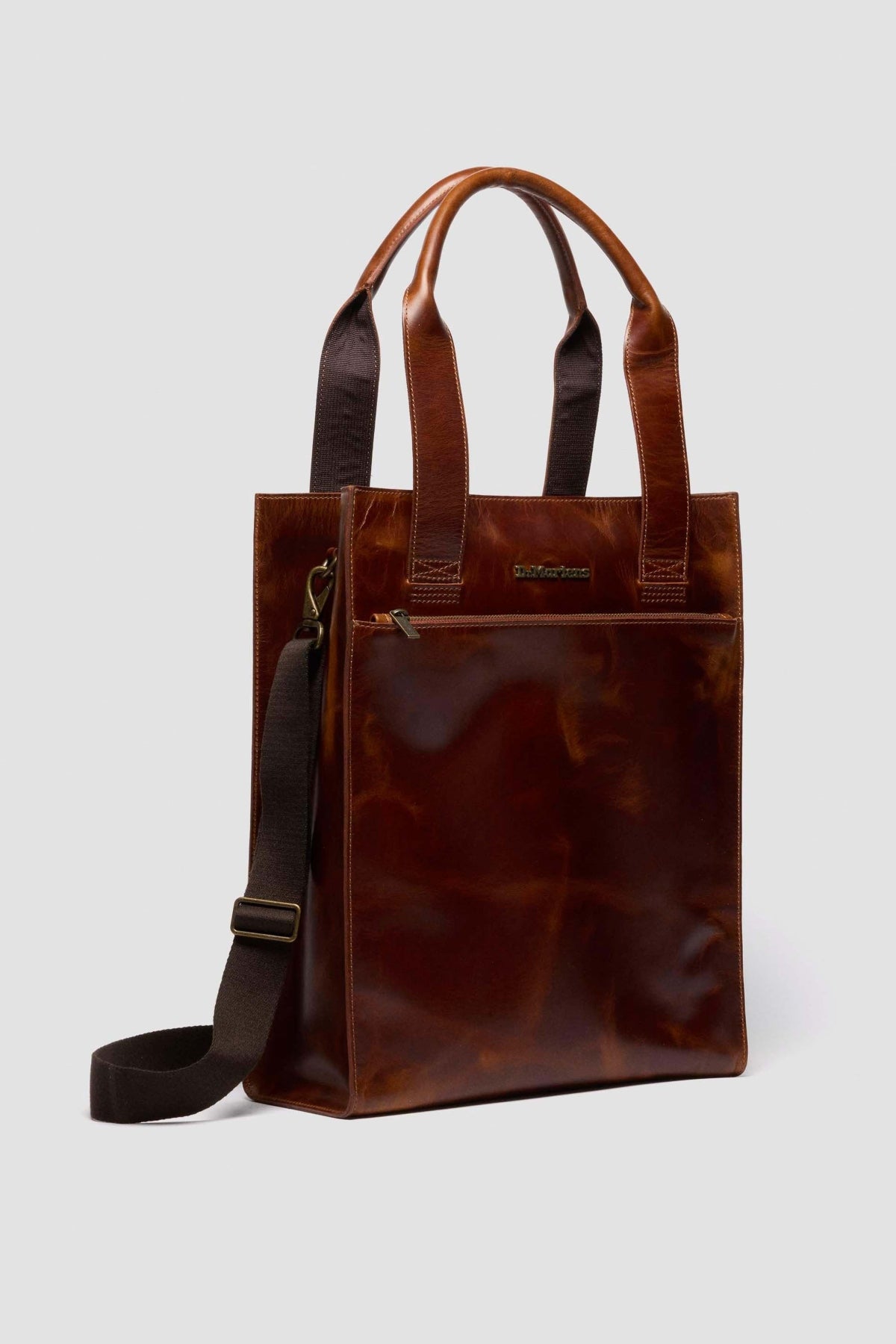 DR. MARTENS TOP HANDLE en color MARRON (3)