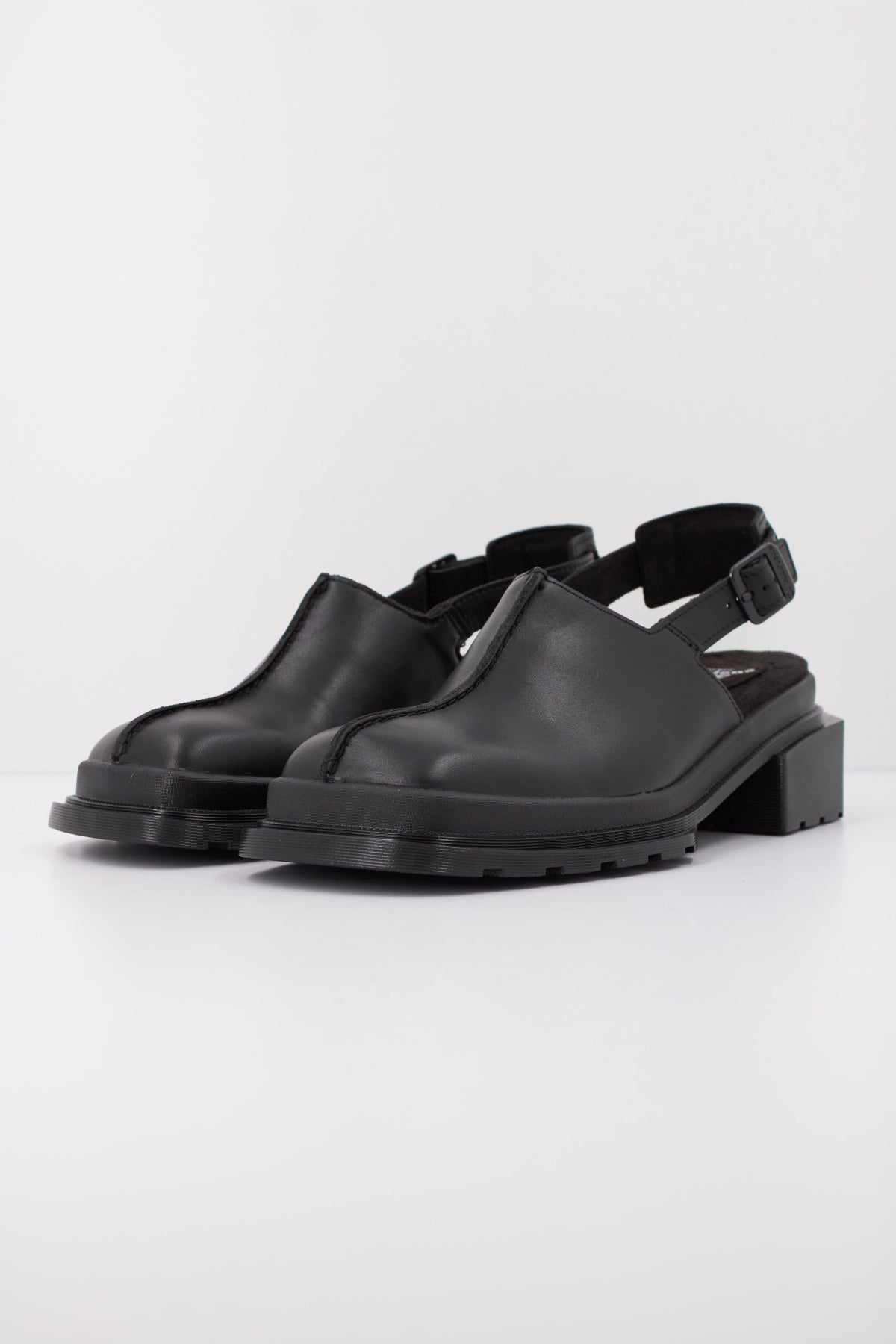 DR. MARTENS MAYBOLE MULE en color NEGRO (2)